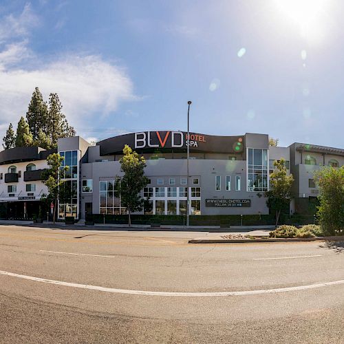 BLVD Hotel & Studios